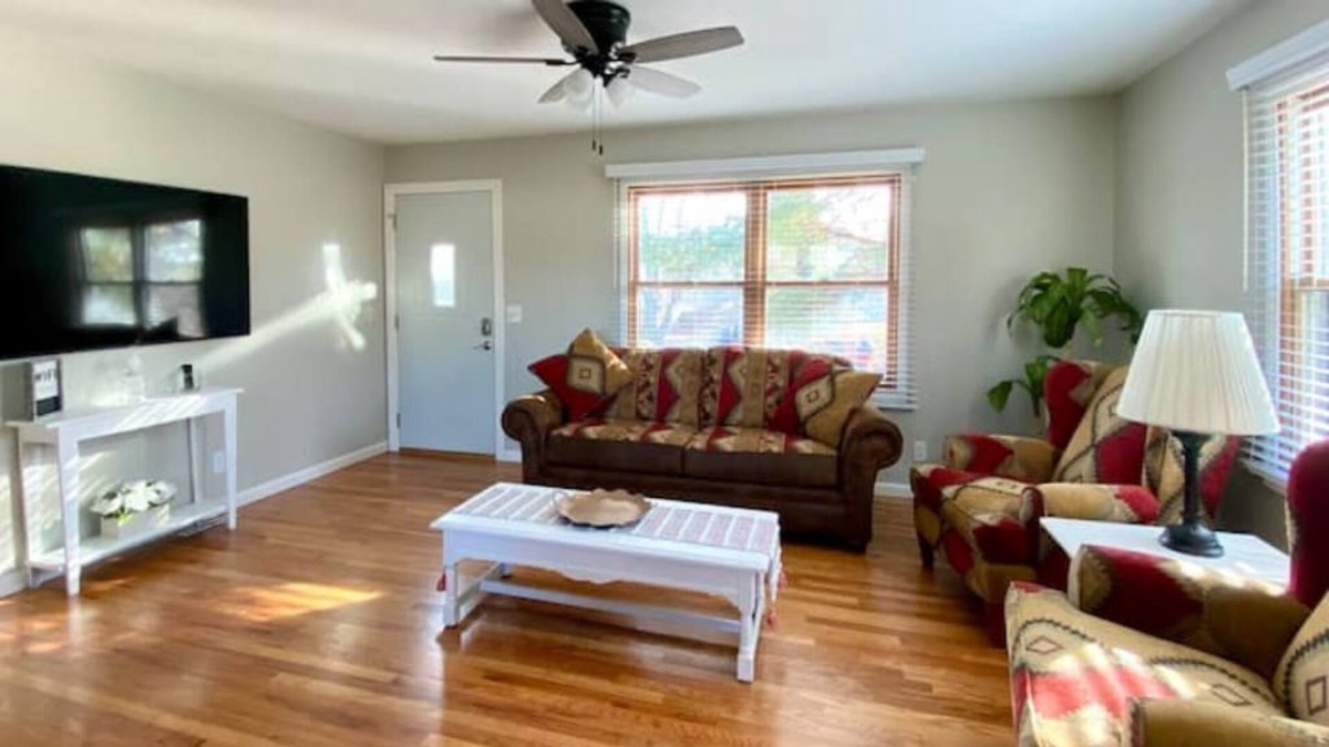 Bellevue House | Spacious 4BR home in Bellevue