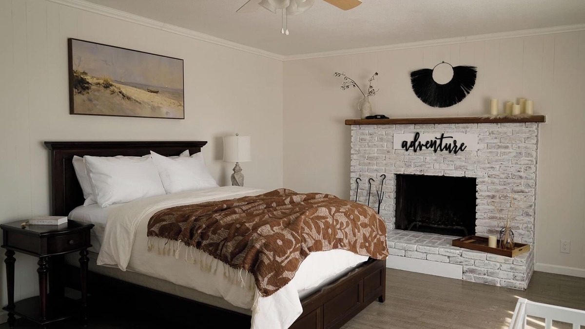 Ontario House | Spacious 4BR Home near ONT Airport