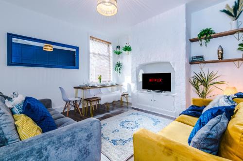 Eccles House | Spacious 4BR Home with 3 Baths, Manchester Stay