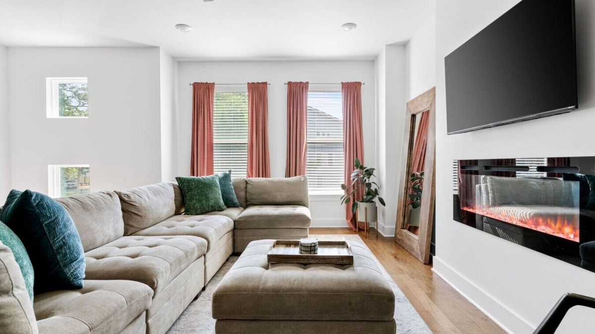 North Charleston Apartment | Spacious 4BR Near Charleston | Pool Access ($)