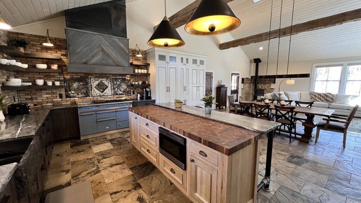 Hermosa House | Spacious 4BR w/Yard, Hot Tub, Game Room, Pond & Creek