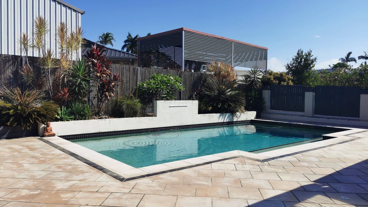 Eight Mile Plains House | Spacious 5 bed house with pool