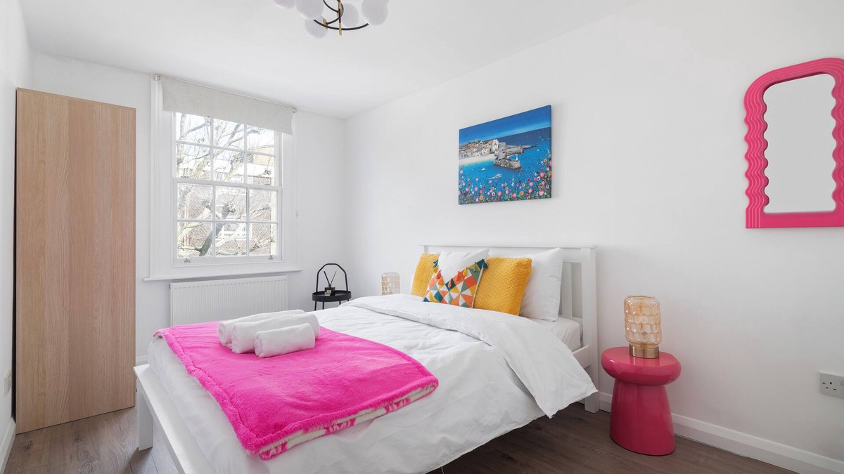 Camden Town with Primrose Hill Apartment | Spacious 5-Bed Apartment in Camden Town