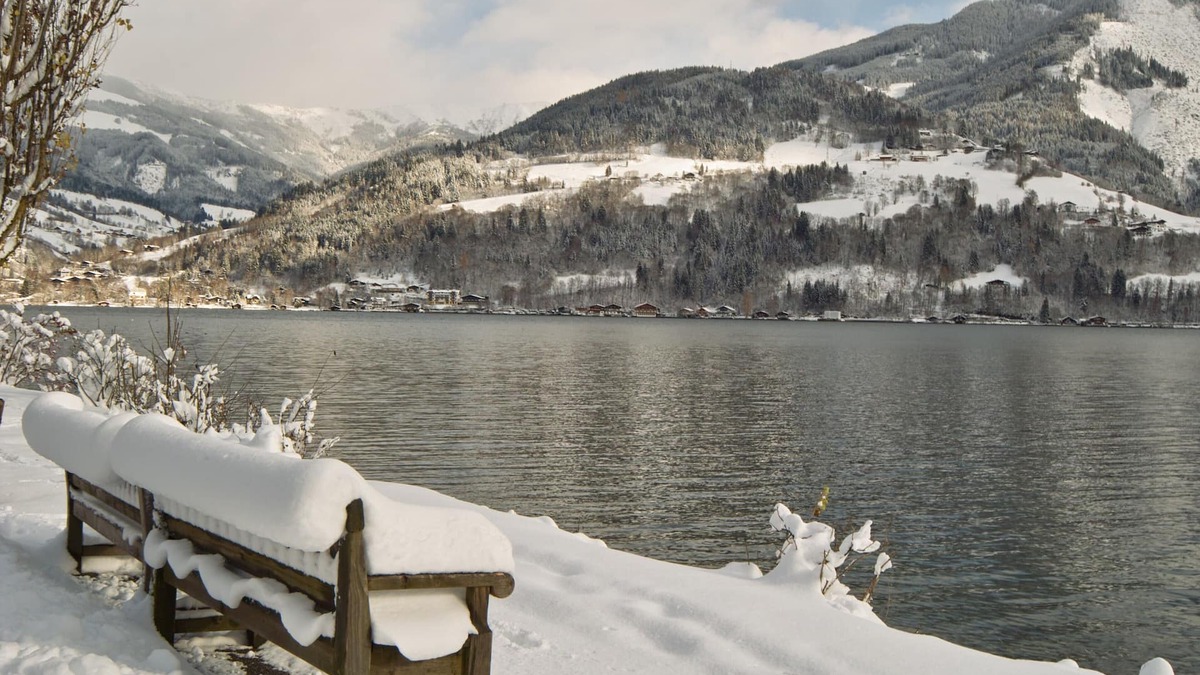 Schuttdorf Ski Chalet | Spacious 5 bed chalet with sauna, ideal location, sleeps up to 12.