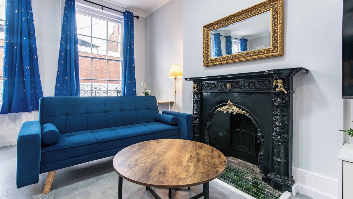 Worcester Apartment | Spacious 5-Bed Flat with Modern Amenities