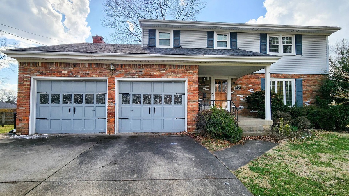 Buechel House | Spacious 5 Bed King Suite Renovated Home In Louisville Near Park Airport and DT