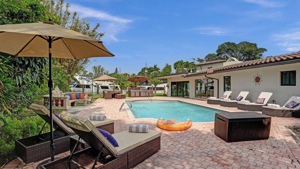 Fort Lauderdale House | Spacious 5-bedroom Villa in Fort Lauderdale with heated pool on the water.