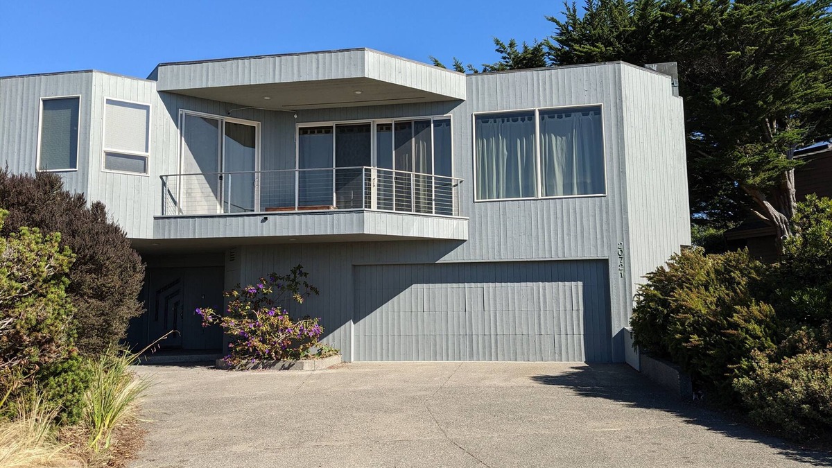 Bodega Bay House | Spacious 5-bedrm home:Ocean Views,hot tub,BBQ,pool & ping pong tables, fast wifi