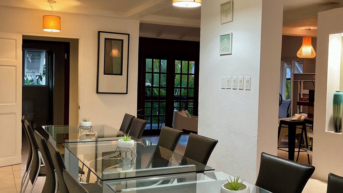 Whitehall House | Spacious 5-Bedroom Retreat – Sleeps 10 (+ Optional Apartment for 2 More!)