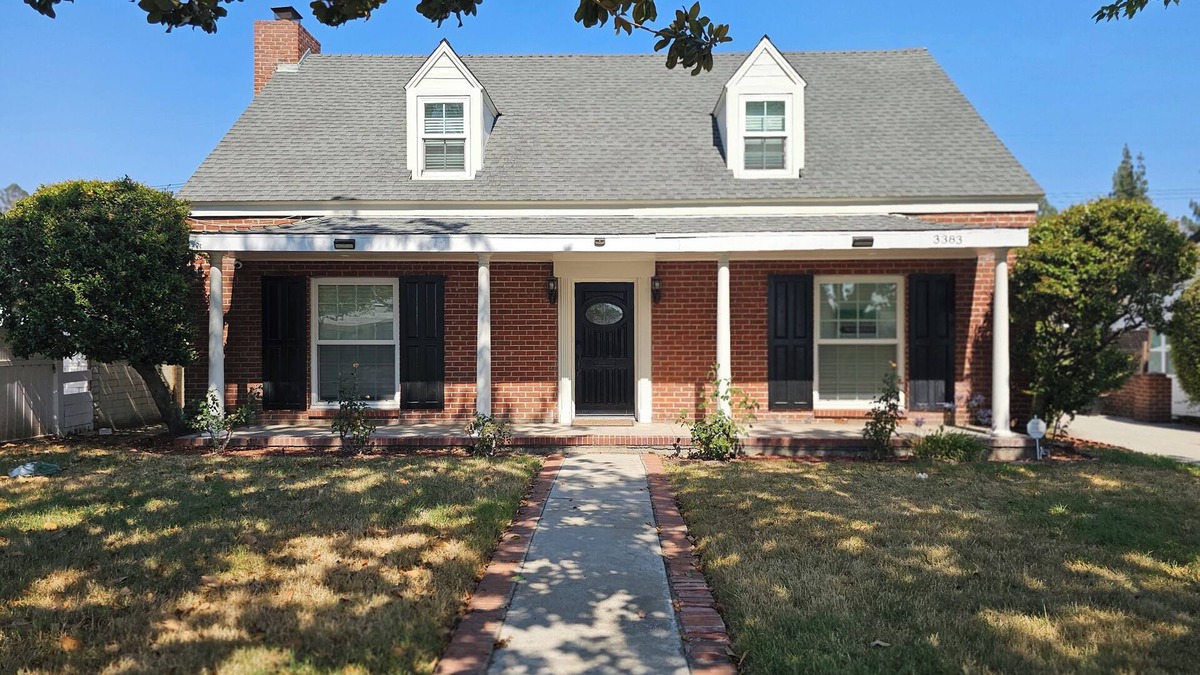 San Bernardino House | Spacious 5-bedroom bungalow in amazing San Bernardino with fitness room, AC