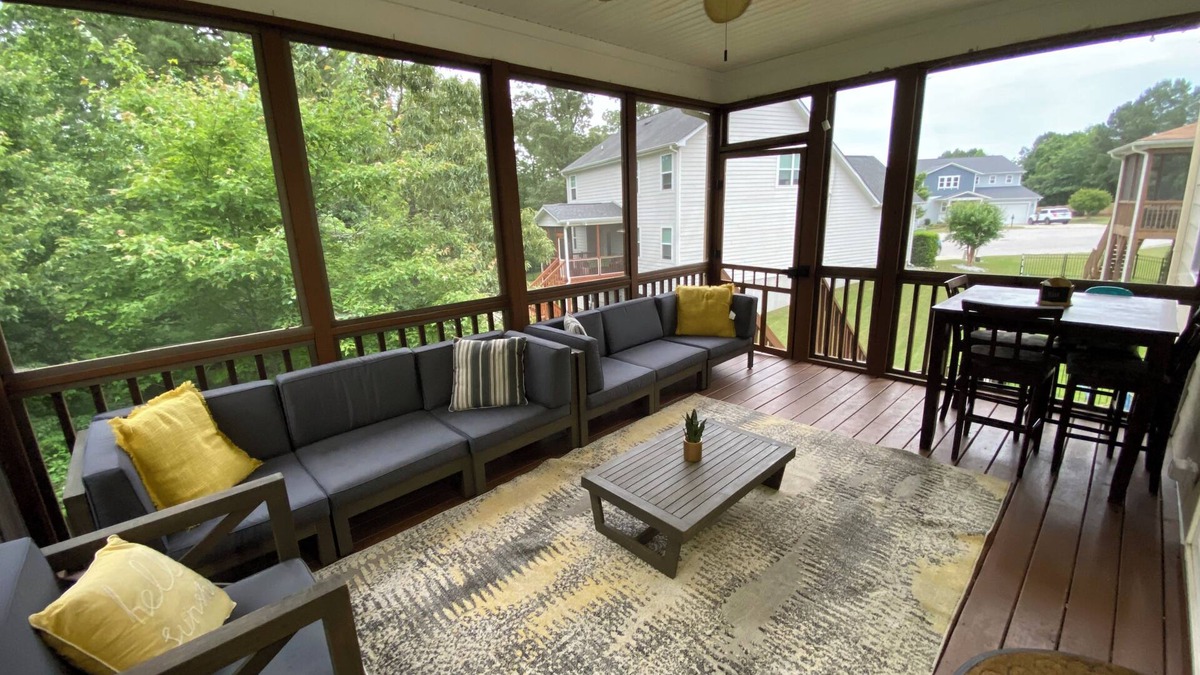 Fuquay-Varina House | Spacious 5-bedroom house in charming Raleigh suburb in Fuquay-Varina wt WiFi, AC