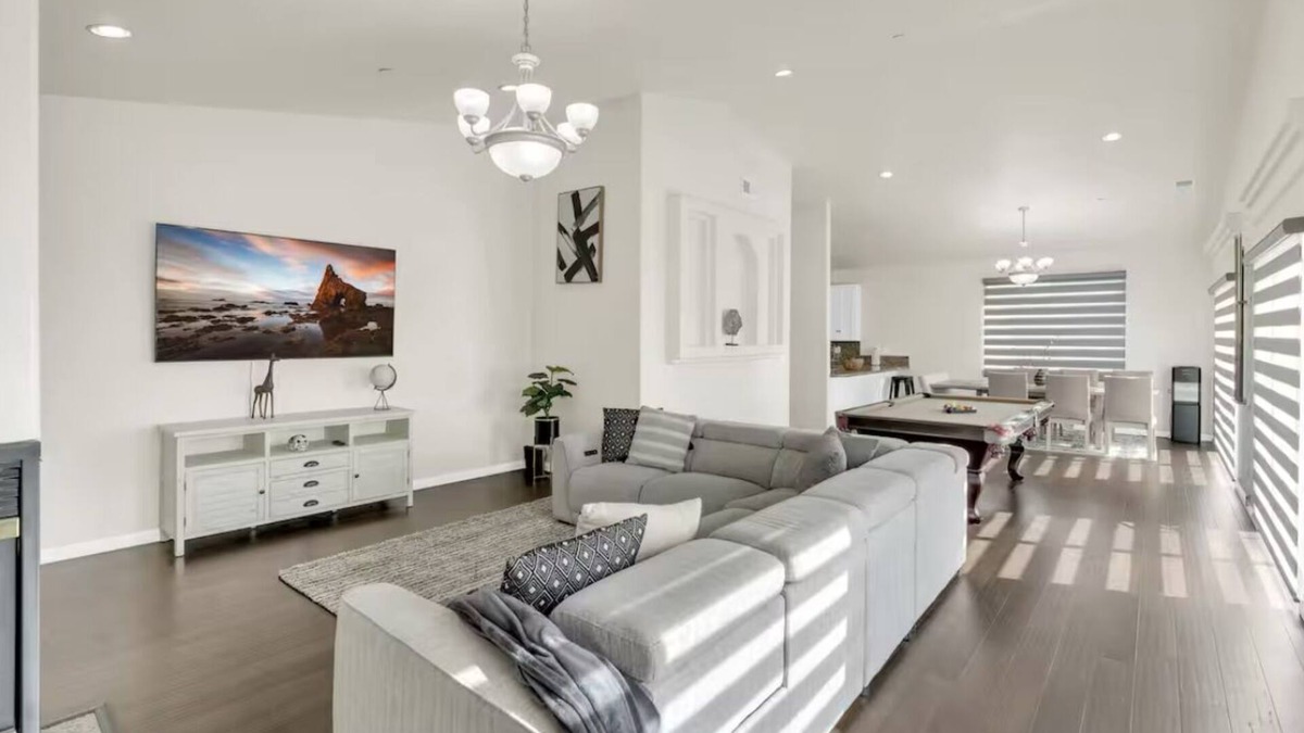 Spring Valley House | Spacious 5-bedroom house in welcoming Spring Valley with AC, WiFi