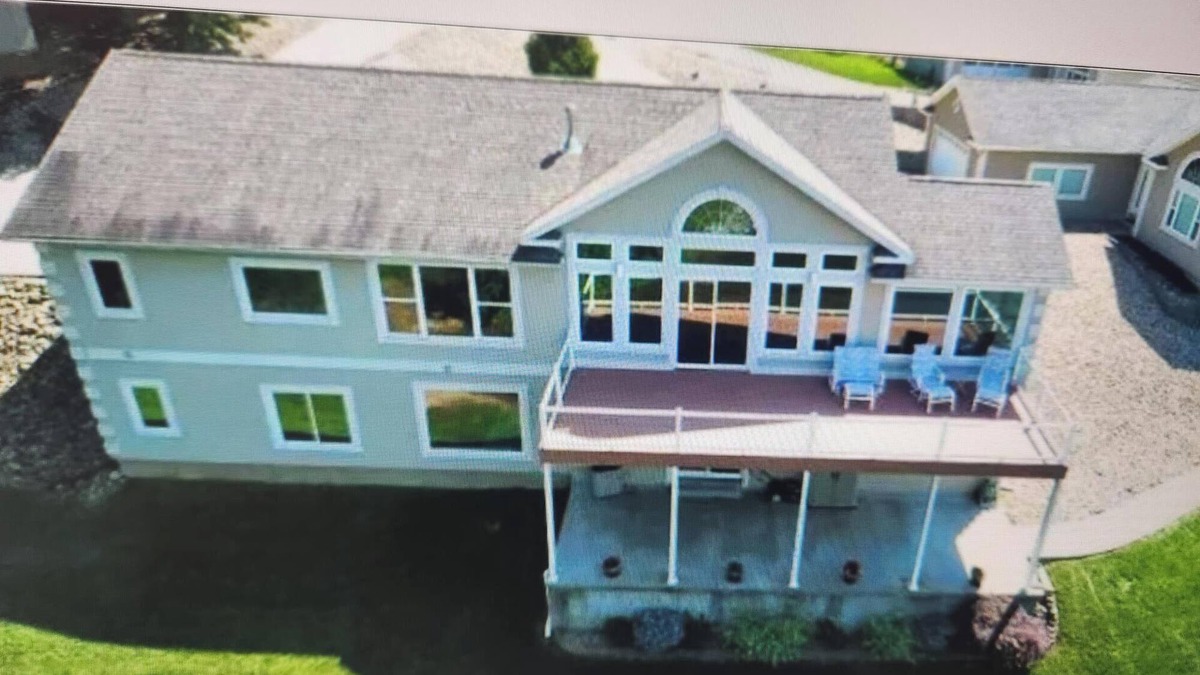 Sunrise Beach House | Spacious 5-bedroom house in wonderful Sunrise Beach with AC, lakefront, dock