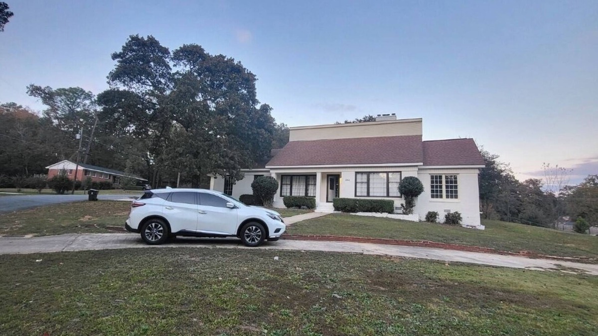 Warner Robins House | Spacious 5-bedroom house pool with AC and WiFi in delightful Warner Robins