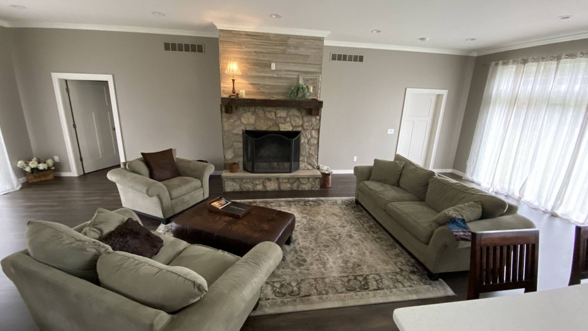 Roach House | Spacious 5 Bedroom, 3.5 Bathroom Lakeview home with a large yard awaits!