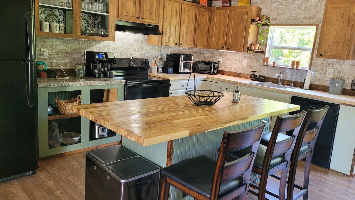 Alachua House | Spacious 5-bedroom/3 bath mobile home on an Orchard of 5 acres in Alachua