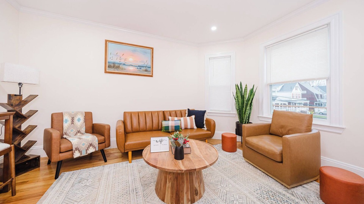 Ashmont House | Spacious 5-Bedroom 3-full bath Boston Home, Subway access & Scenic View