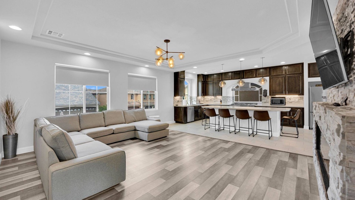 Arden House | Spacious 5-bedroom 4.5-bathroom Vegas Retreat