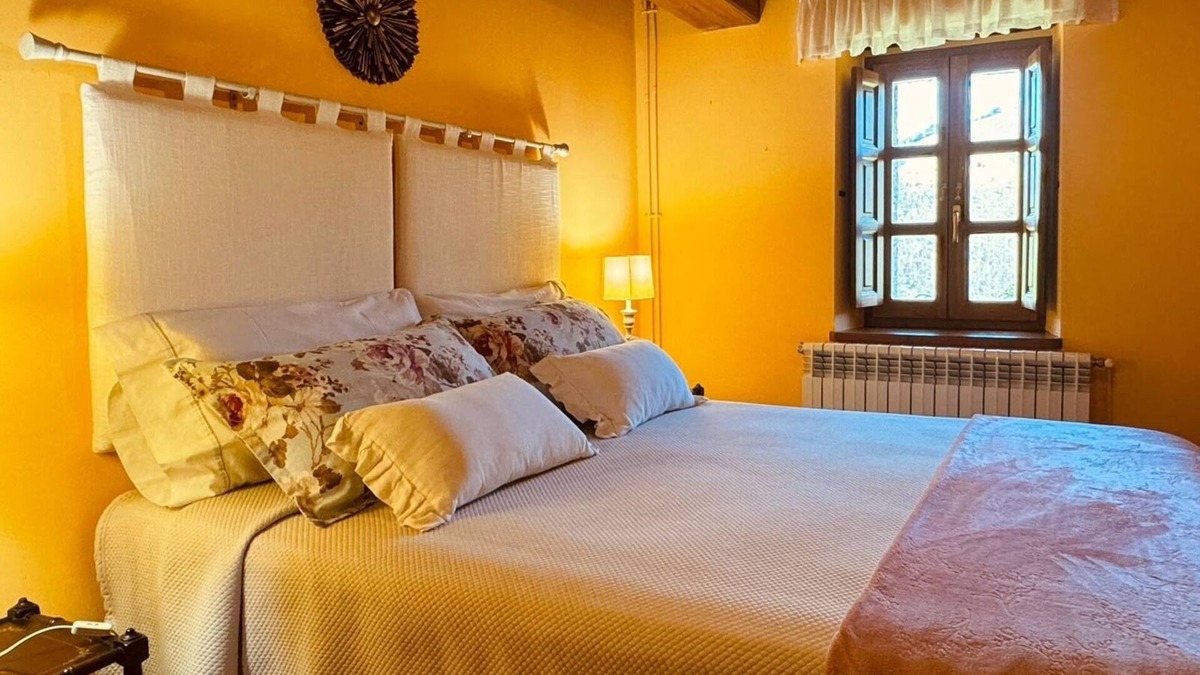 Riotuerto Cottage | Spacious 5-bedroom cottage in wonderful Riotuerto with WiFi