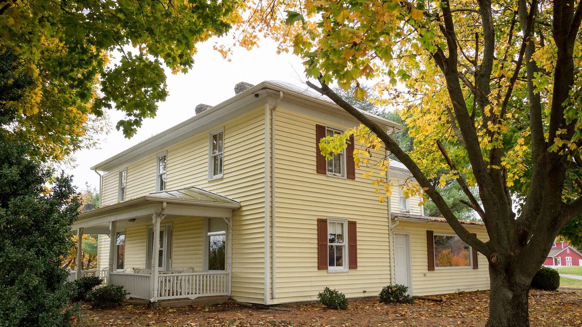 Stanley House | Spacious 5-Bedroom Country House with scenic views, ideal for large families!