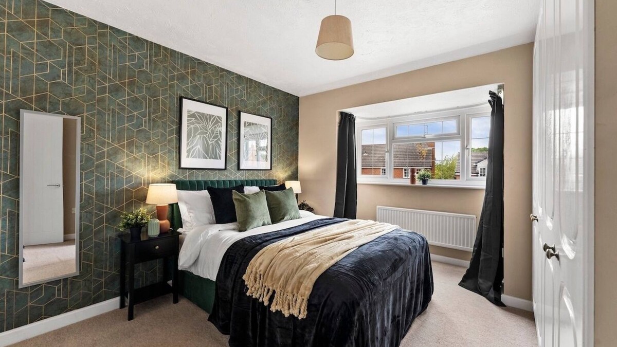 Cheltenham House | Spacious 5-Bedroom Home in Cheltenham