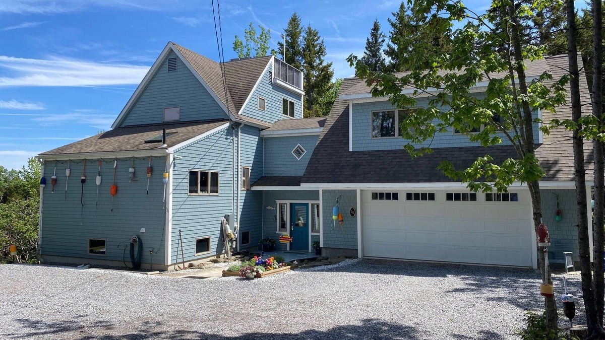 Orrs Island House | Spacious 5 bedroom home just a short walk to local beach and ocean views from the upper decks!