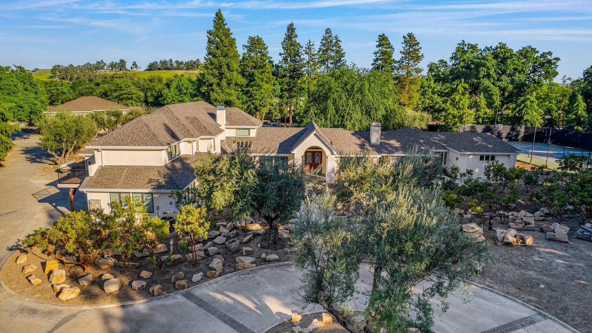 Danville House | Spacious 5-bedroom house with AC, WiFi in Pleasanton's tranquil neighborhood