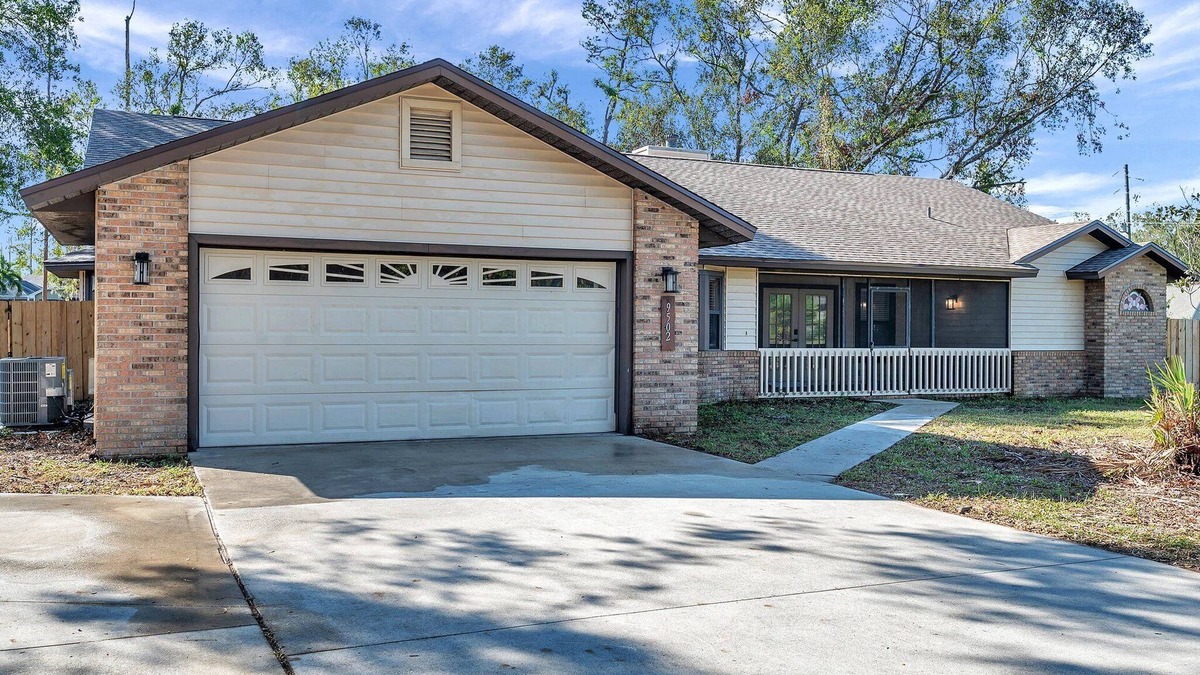 Braden River House | Spacious 5-bedroom house on Acreage near Beaches and Sarasota Shopping Centers