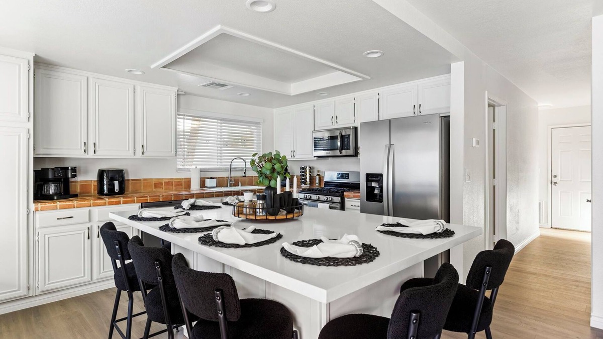 Spring Valley House | Spacious 5-bedroom house in vibrant Las Vegas 10 Mins to the strip