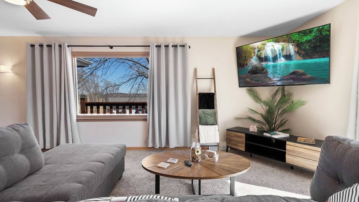 Manhattan House | Spacious 5-bedroom house in welcoming Manhattan
