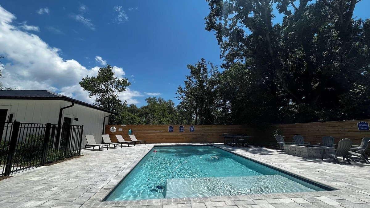 East Hill House | Spacious 5 Bedroom house with option to heat pool