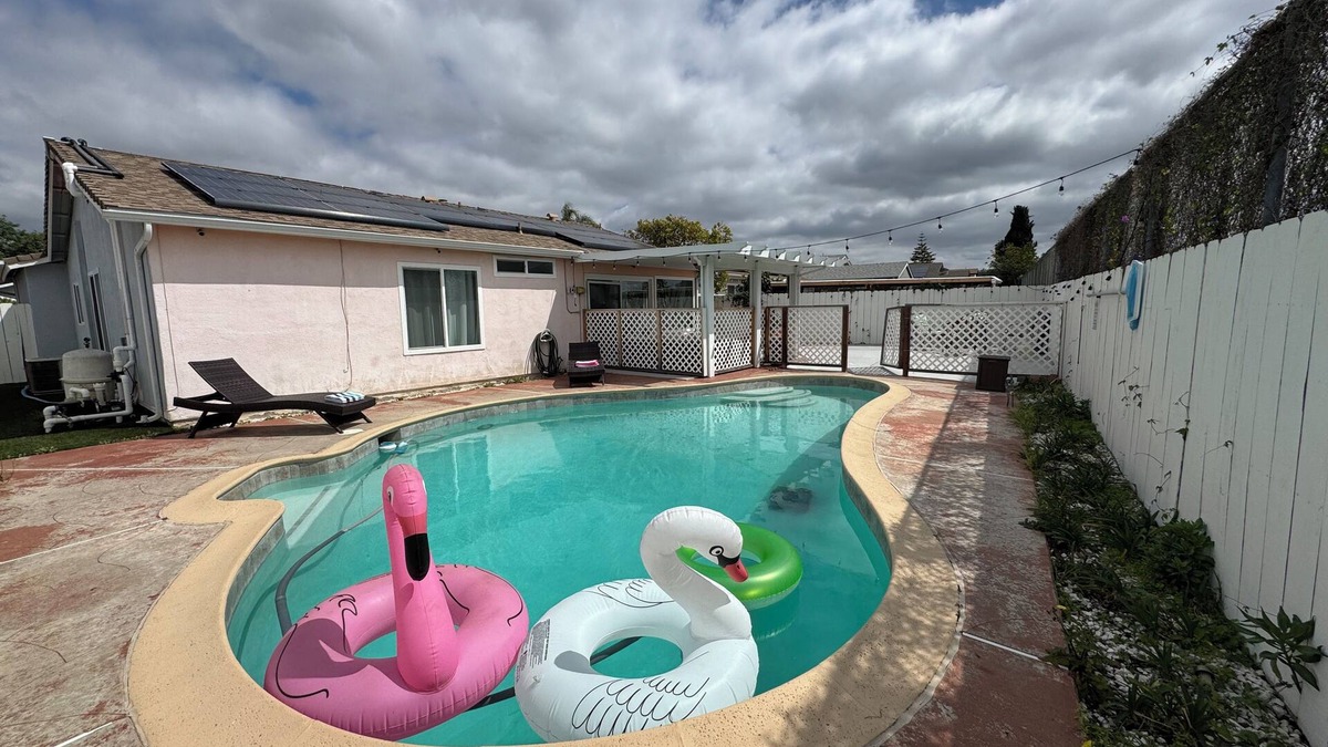 Mira Mesa House | Spacious 5-bedroom house with AC and solar heating pool in beautiful San Diego