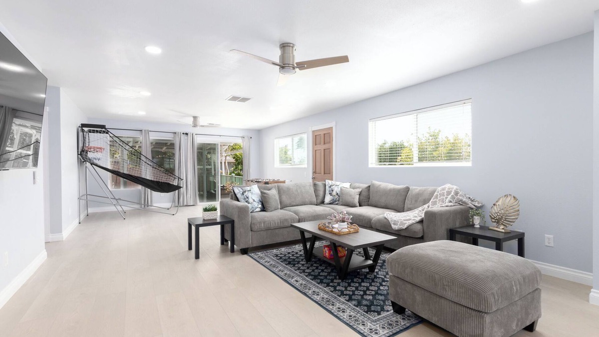 Linda Vista House | Spacious 5-bedroom house in San Diego with Games, BBQ, WiFi, AC