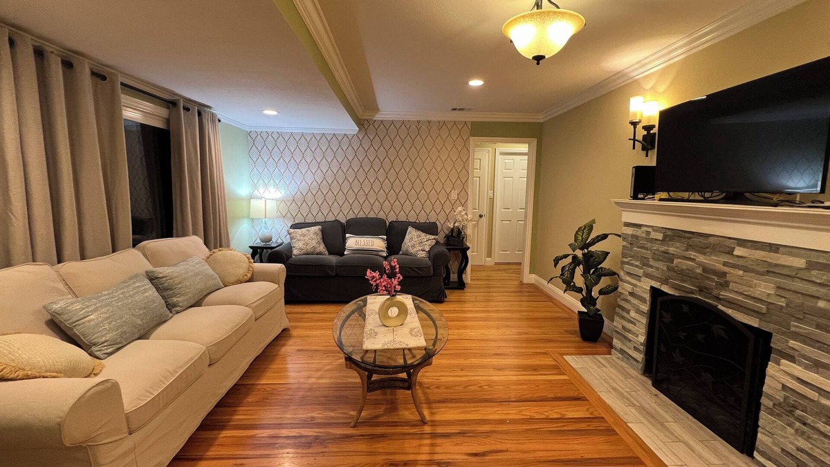 Danville House | Spacious 5-bedroom house in enchanting Danville with AC, WiFi
