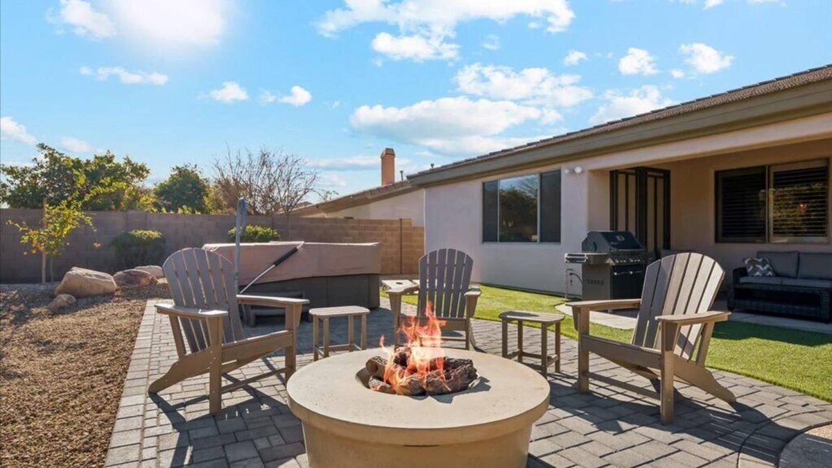 Palm Valley House | Spacious 5-bedroom house with Heated Pool