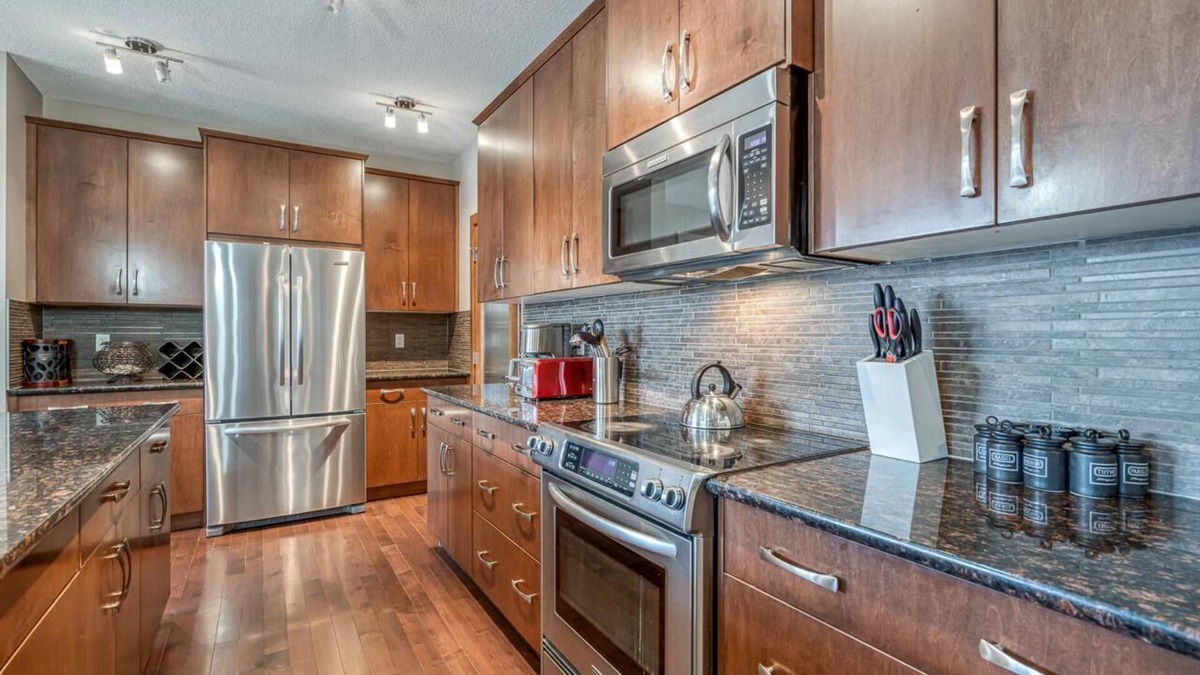 Calgary House | Spacious 5 bedroom house in Fabulous and Prime Calgary Location