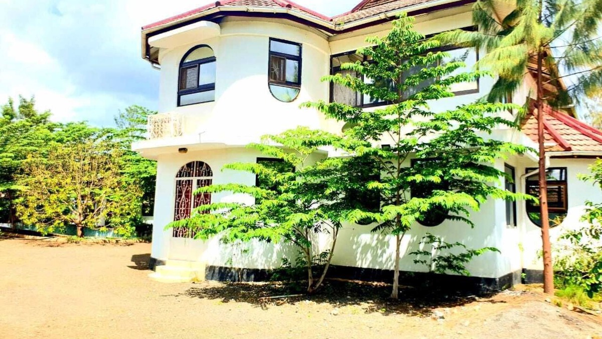 Arusha House | Spacious 5-bedroom House with free WiFi in Njiro, Arusha
