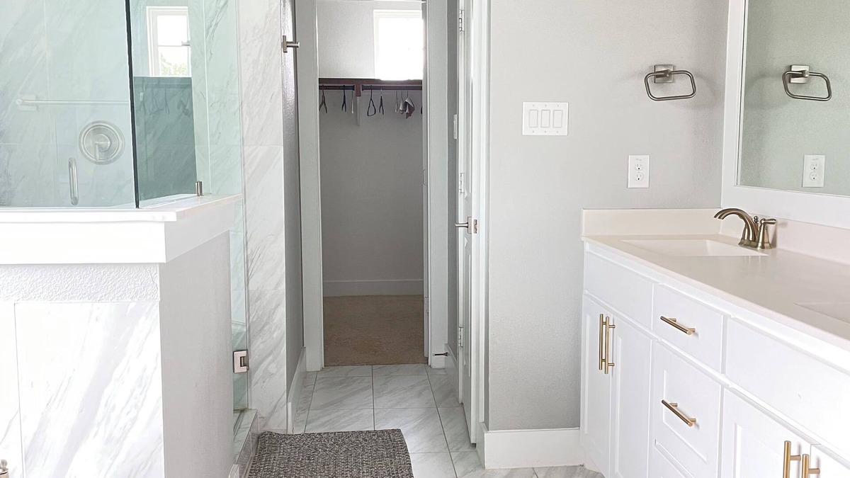 Dallas House | Spacious 5-bedroom house in beautiful Dallas with AC