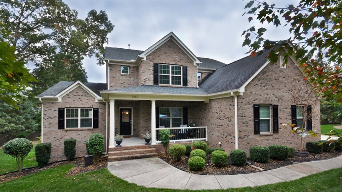 Durham House | Spacious 5 Bedroom House, Walk to the Eno River & Trails, 10 min from Duke/RTP