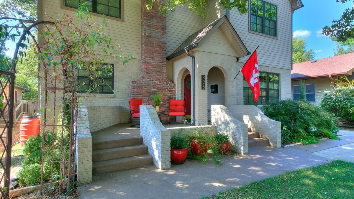 Norman House | Spacious 5-bedroom house in Norman. Walk to campus!