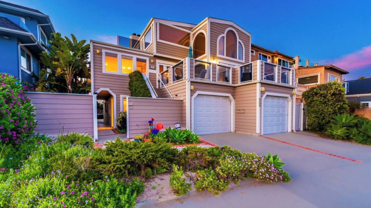Oxnard Shores House | Spacious 5-bedroom house in serene Oxnard