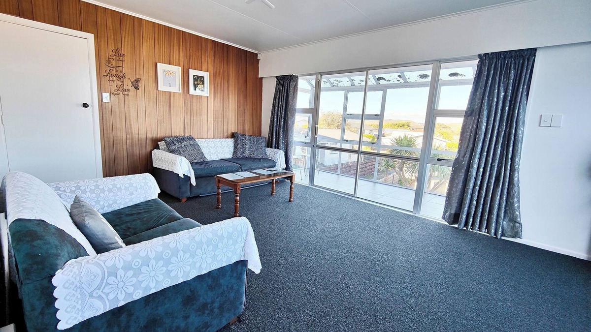 Johnsonville House | Spacious 5-bedroom house in awesome Wellington with AC