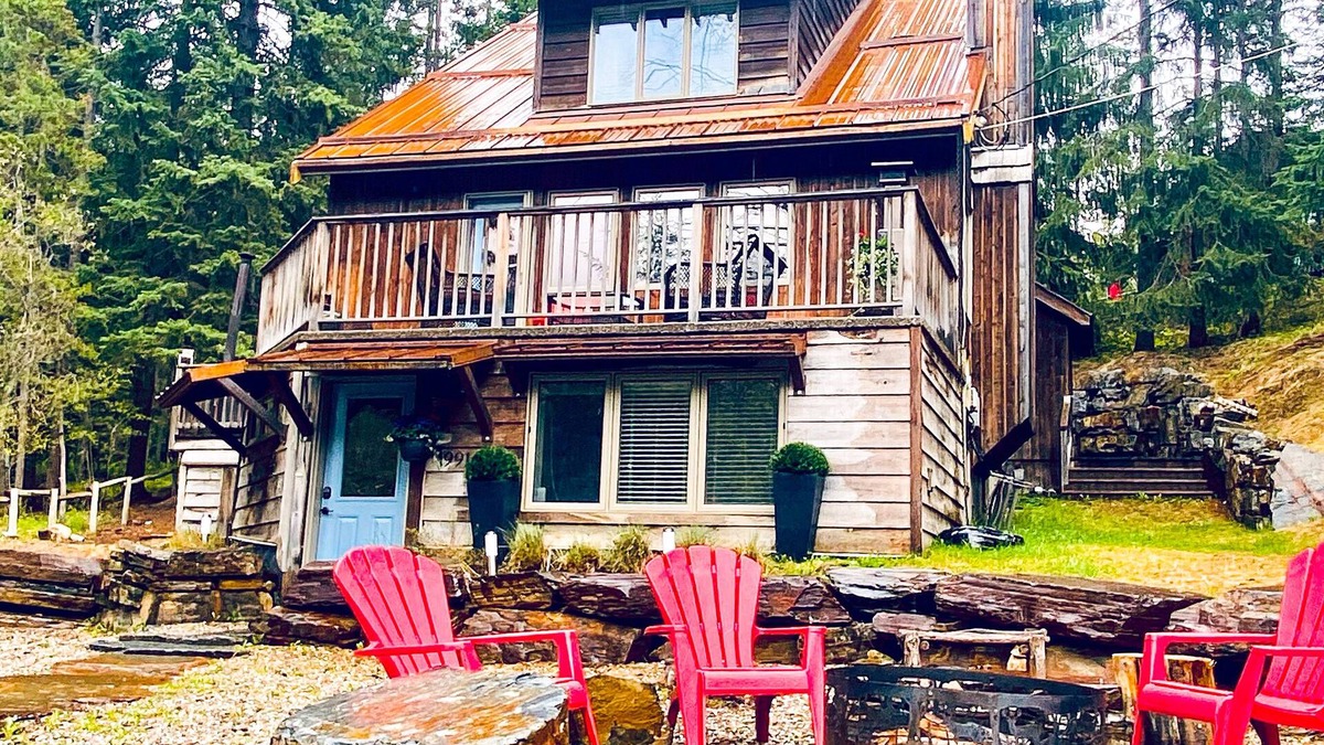 East Kootenay House | Spacious 5 bedroom Panorama Mountain Retreat !