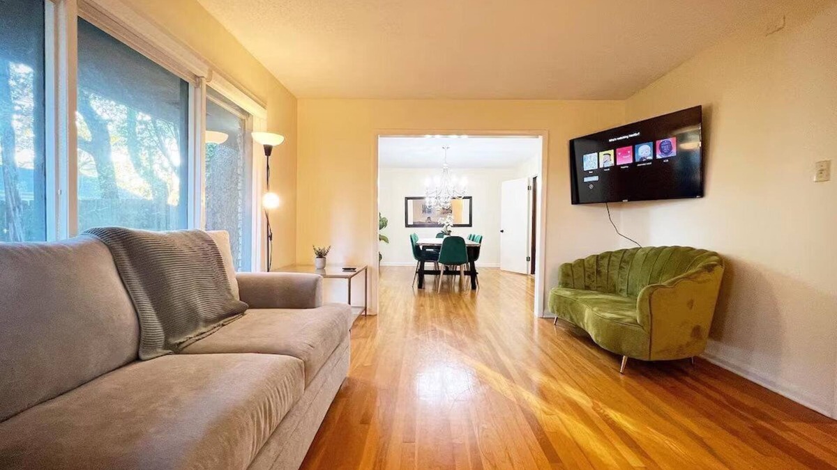 East Memphis House | Spacious 5-Bedroom Retreat in Memphis with Hot Tub, Game Room and BBQ