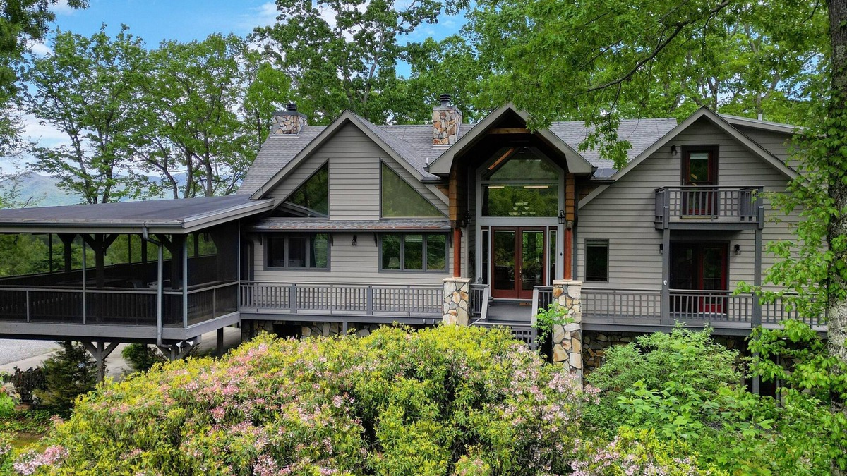 Choestoe House | Spacious 5-bedroom estate in charming Blairsville with fast WiFi & EV charging