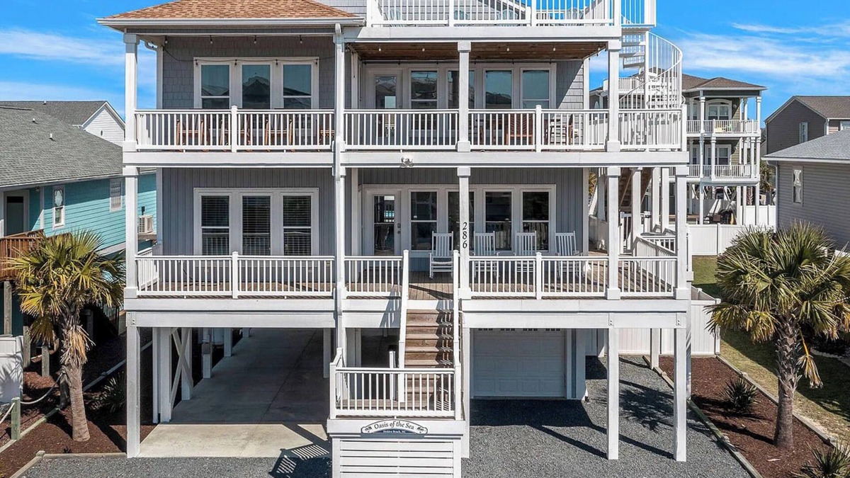 Holden Beach House | Spacious 5 bedroom 5 bath House with pool and direct access to the beach.