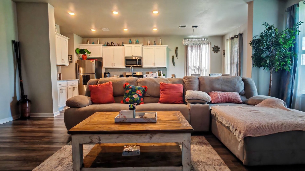 Lake Charles House | Spacious 5-bedroom house in marvelous Lake Charles with AC, WiFi