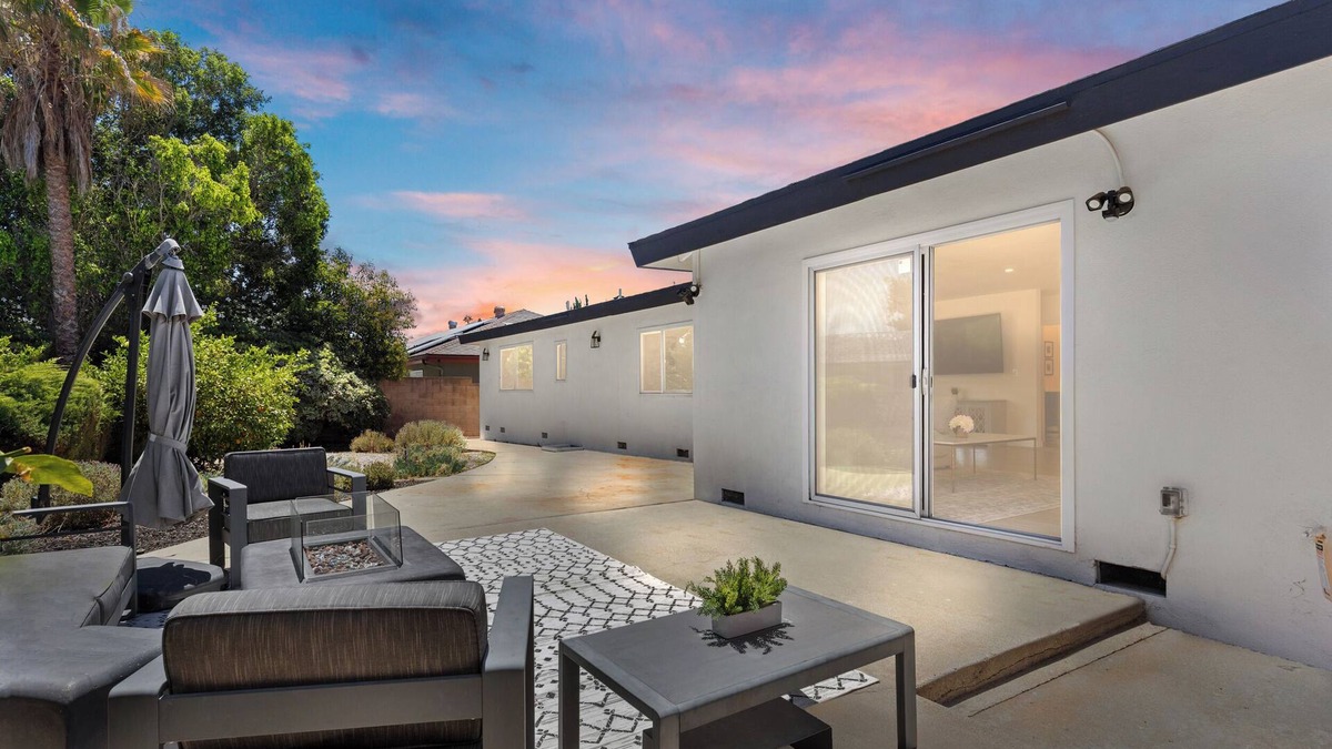North Hills House | Spacious 5-bedroom Newly Remolded Home with Stylish Designs