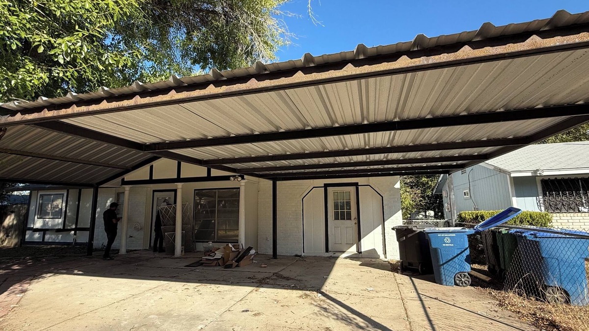 Southside House | Spacious 5-bedroom bungalow with WiFi, AC in charming San Antonio