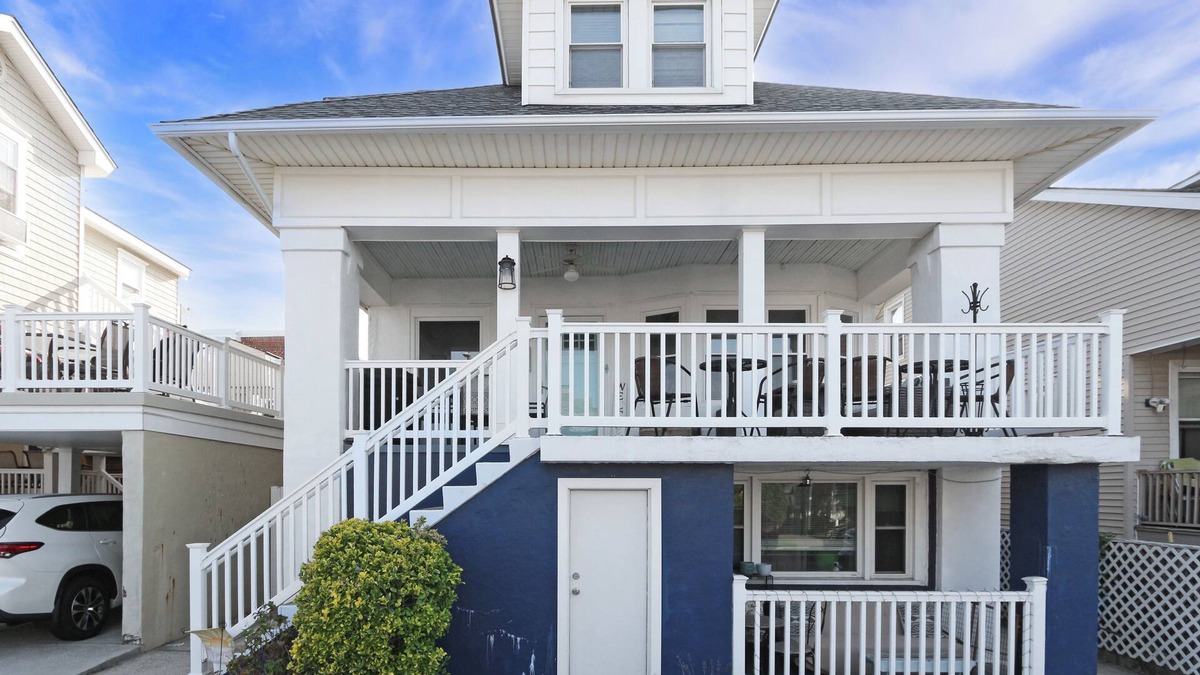 Ventnor City House | Spacious 5-bedroom house in Ventnor city. 1 block to the beach